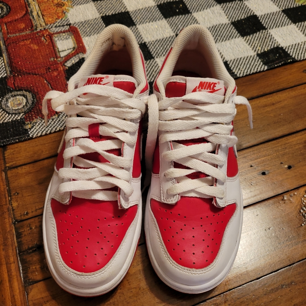 Nike Dunk's Championship Red